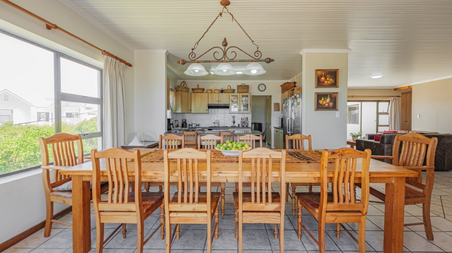 4 Bedroom Property for Sale in Struisbaai Western Cape